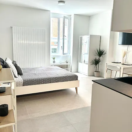 Golden - Stylish And With Free Parking! Апартаменти Лугано