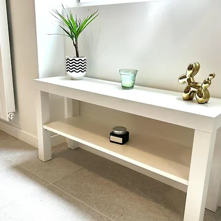 Golden - Stylish And With Free Parking! Апартаменти