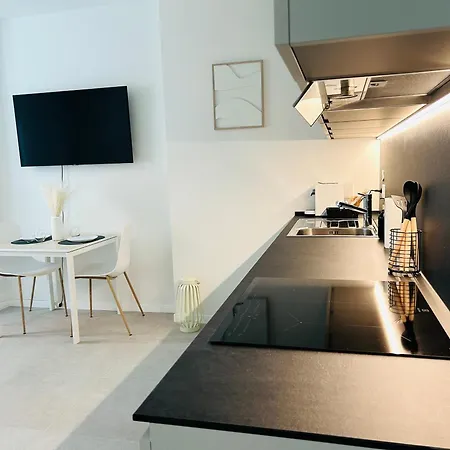 Апартаменти Golden - Stylish And With Free Parking! *