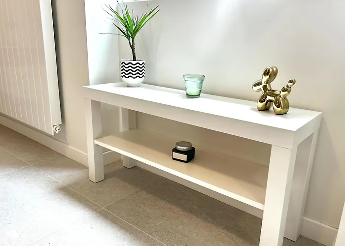 Golden - Stylish And With Free Parking! Daire