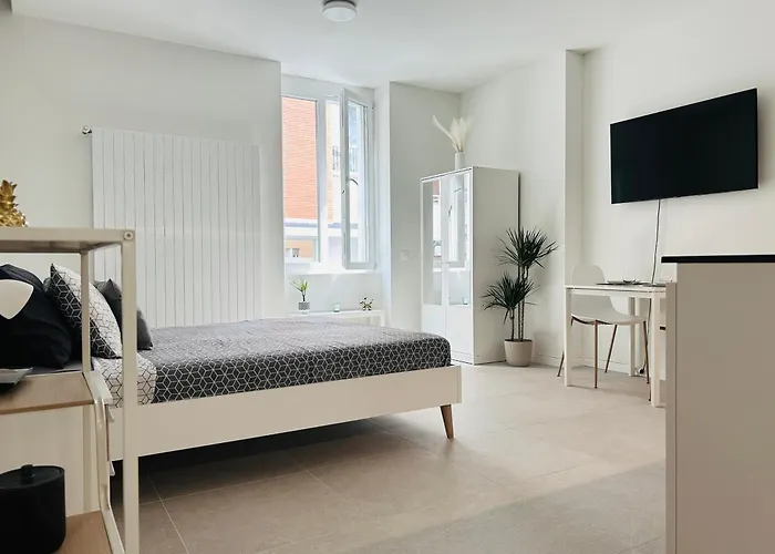 Golden - Stylish And With Free Parking! Daire *